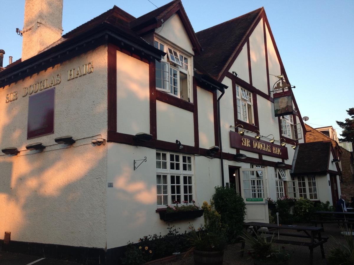 Sir Douglas Haig Inn Effingham Ngoại thất bức ảnh