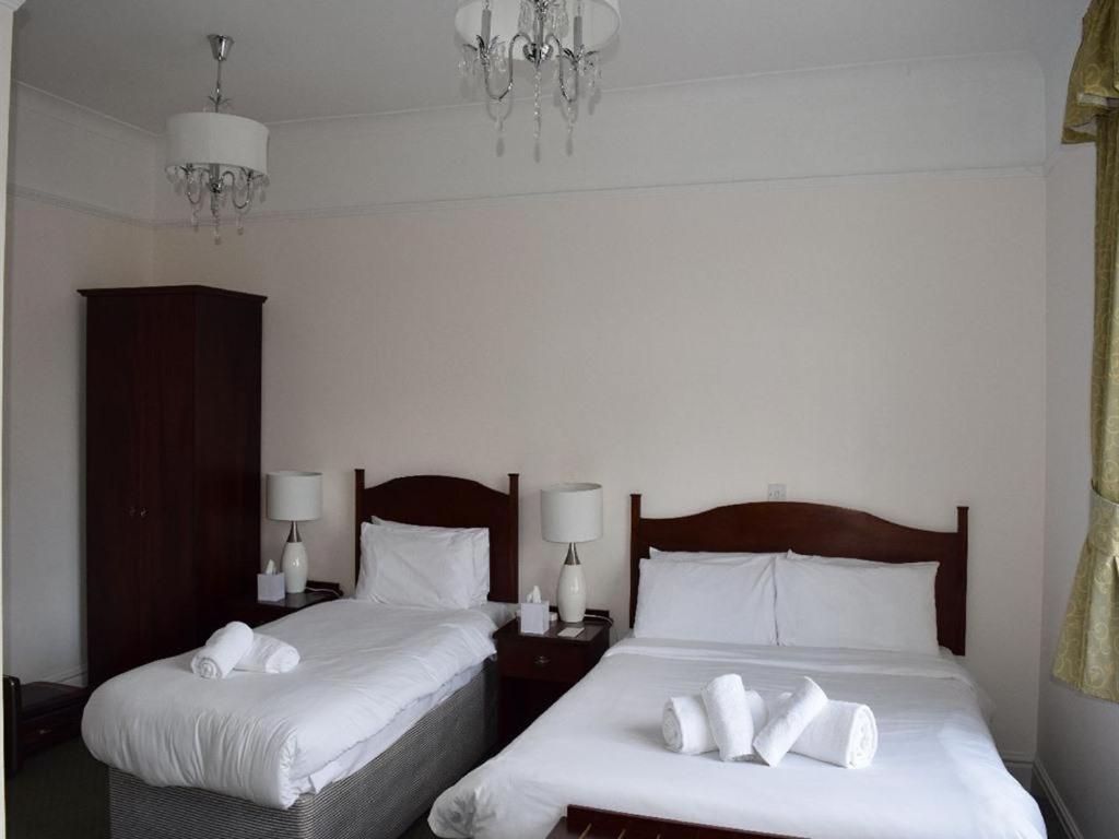 Sir Douglas Haig Inn Effingham Ngoại thất bức ảnh